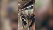 Vídeo mostra desespero de pessoas em metrô de NY após tiroteio